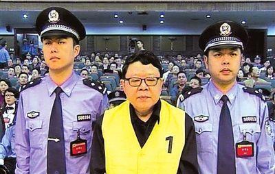 文强:重庆黑帮"老大",有着无数的情人,最小的只有14岁