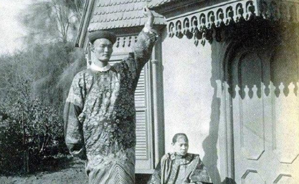 清朝巨人詹世钗,身高达到3.19米,娶英国妻子,子女过得