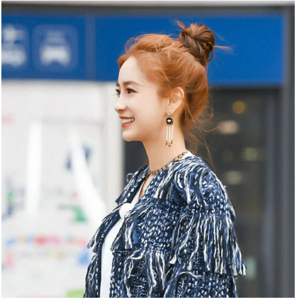 女明星丸子头造型,各花入各眼,谁能比赵丽颖更可爱?