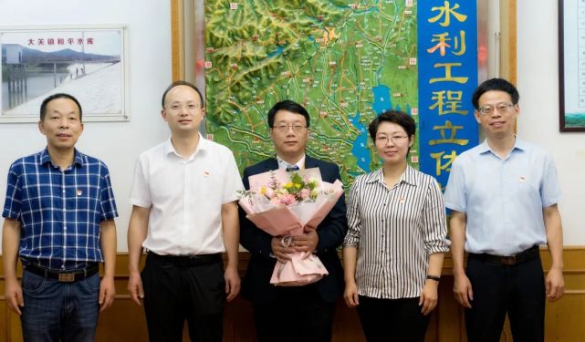 桐城市全国优秀共产党员梁轶飞载誉归来!