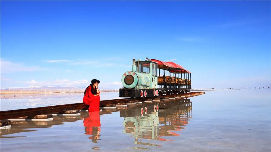 每天往返7月3日至8月20日乘坐天空之镜号旅游专列游茶卡盐湖啦