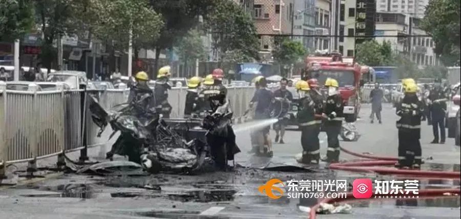 东莞一小车行驶中突然爆炸,原因查明