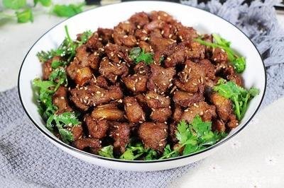 新疆孜然羊肉质地软嫩香飘四溢