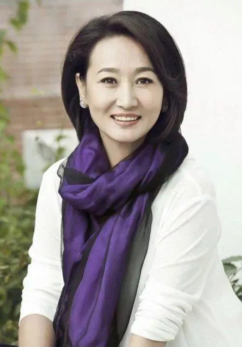 她是内蒙古第一女演员,捧红了前夫腾格尔,今57岁仍单身