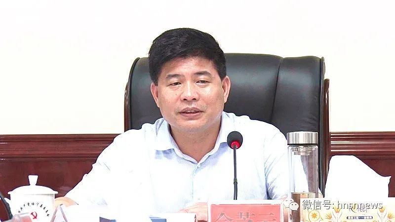 佘芝云主持召开县工业集中区管理体制工作调研会