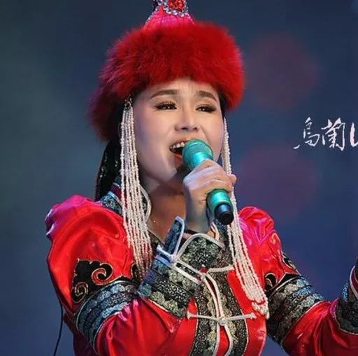 《套马杆》背后的两个女人:原唱走穴成隐形人,翻唱者开巡演上春晚