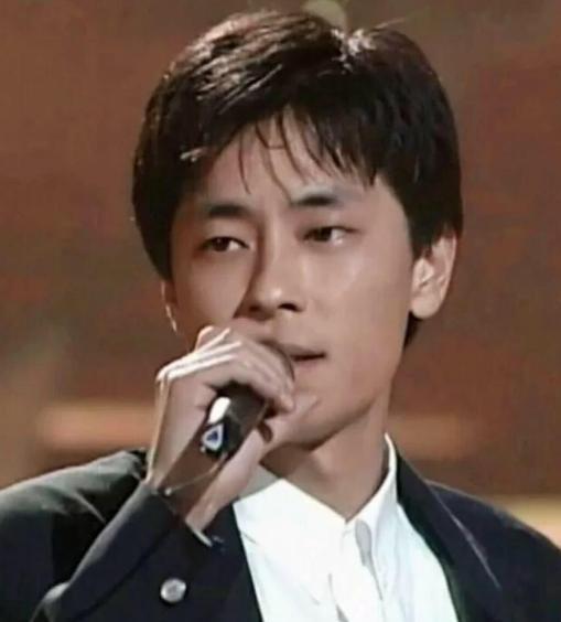 王杰嗓子被"毒哑":香港著名记者朱叔"揭露"内幕,真相大白了