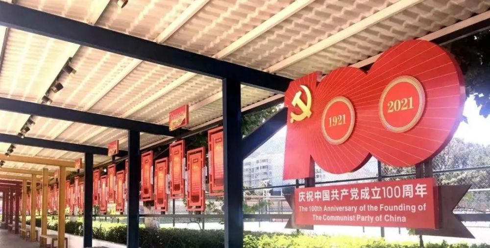 新世纪中学红色文化长廊为校园增光添彩让党史学习教育入脑入心