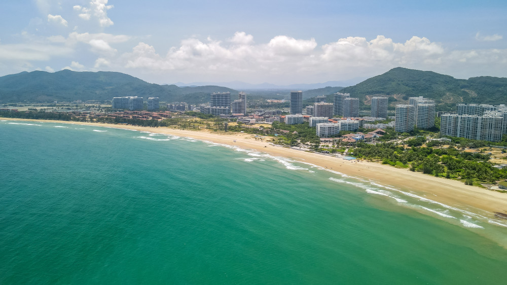 海南热带度假天堂,有比亚龙湾宽阔的沙滩,东线最美日落观赏地