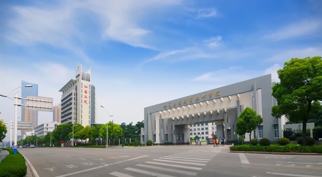 更名为徐州煤炭建筑工程学校,后来又更名为徐州建筑职业技术学院,2011