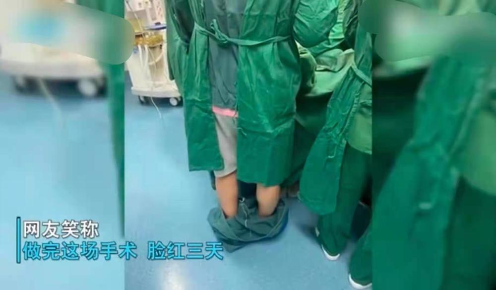 医生手术时裤子突然脱落尴尬又感动