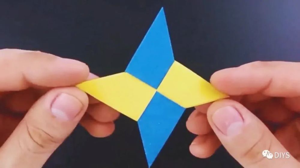 「手工折纸」简单的四角飞镖!