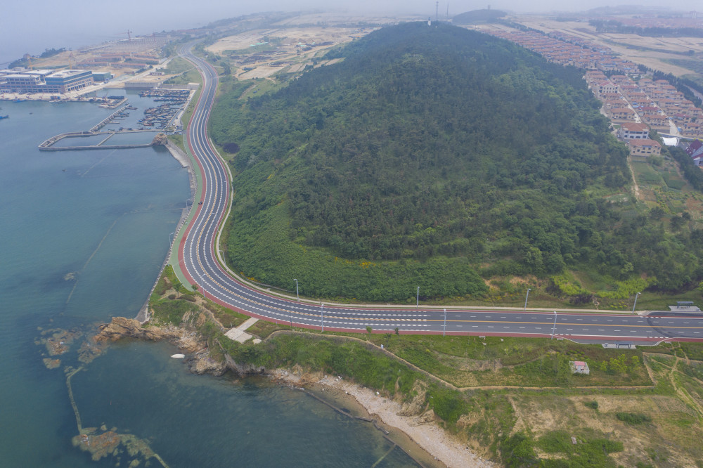 这段公路在地图上的名称是:半岛环海路.