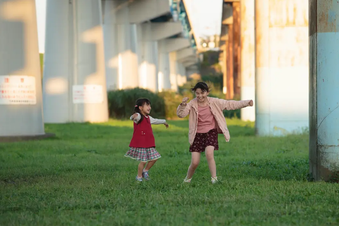 梦境之旅，梦见抱着老板的小男孩，寻找家的温暖