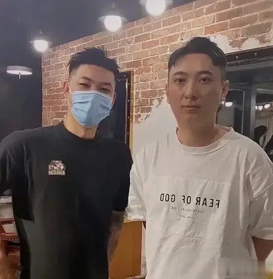 王思聪这新发型"十个亿"的发型居然撞了一般"王宝器"
