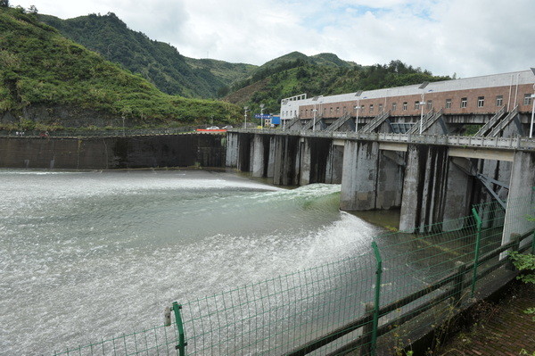 湖北阳新富水水库开闸泄洪确保流域安澜