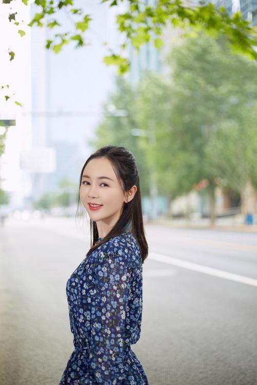 甜美女神魏新雨晒美照清新迷人仙气十足满满夏天的味道