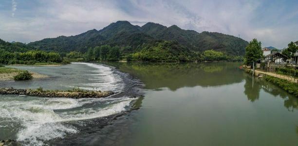 通济堰水利工程由拱形大坝,通济闸,石函,叶穴,渠道,概闸及湖塘等组成