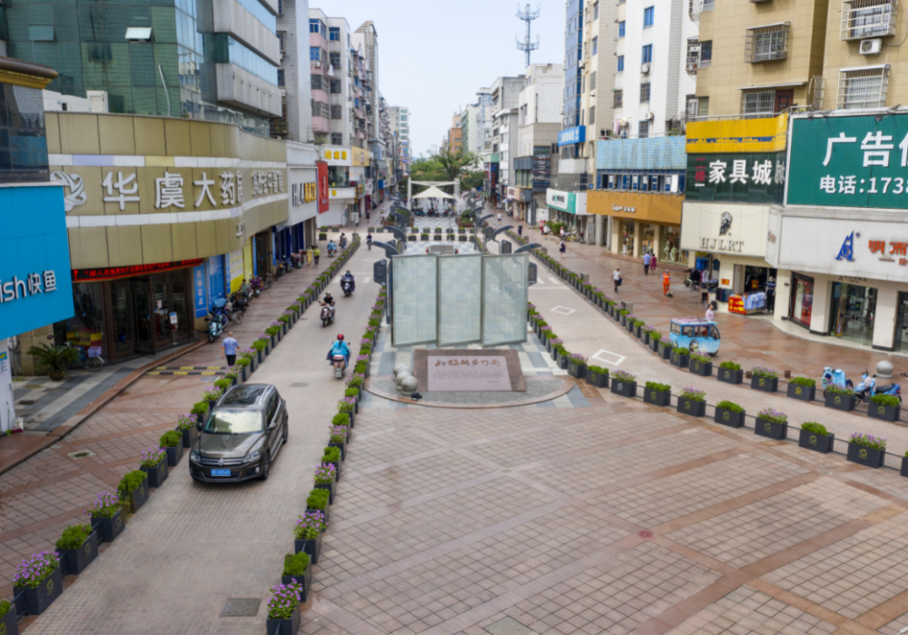 通行路段为凤西路至步行街北端出入口,禁行时间为18:00—22:00.