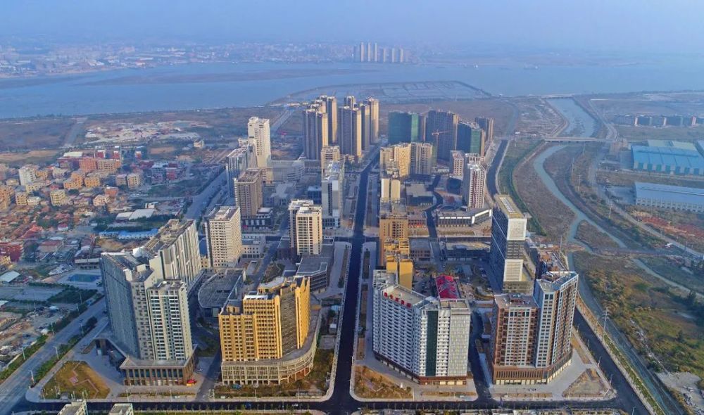 从城市维度,打造"一市三城"(三城:中心城区,北部新城,南翼新城)的城乡