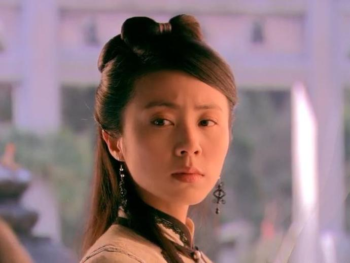 孙莉曾参演赵文卓版《书剑恩仇录》,她在这部古装剧中饰演李沅芷.