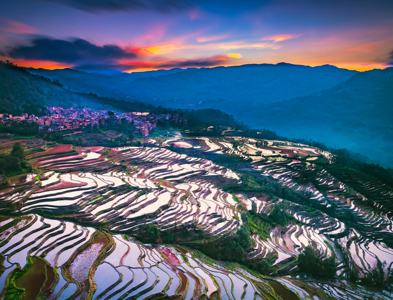 我们的国家幅员辽阔,在全国各地都有众多的绝美风景;云南就是一个风景