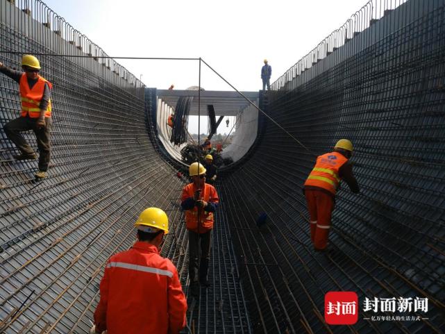 蒋铜渡槽槽身施工 图片由四川省水利厅提供