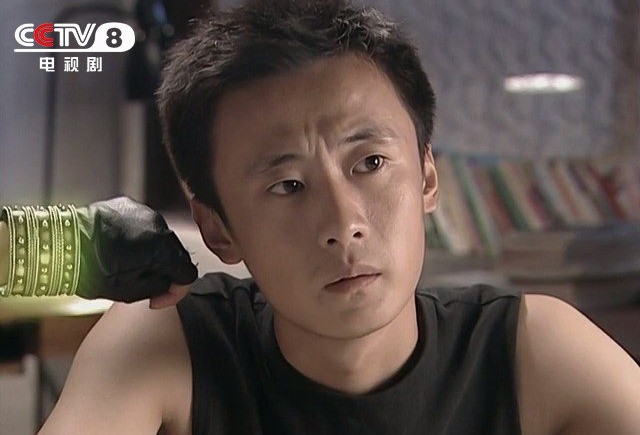 当时的陆小千的扮演者是李滨,据说他很年轻就已经拿到了影帝这个大奖