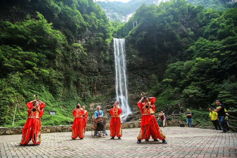 湖北秭归:民俗表演进景区