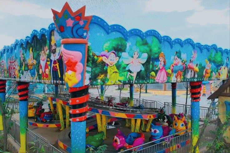 安徽安庆新建一所游乐园,是当地第一所大型游乐园,7月