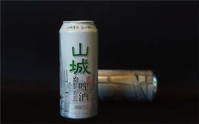 "山城啤酒,知心朋友.