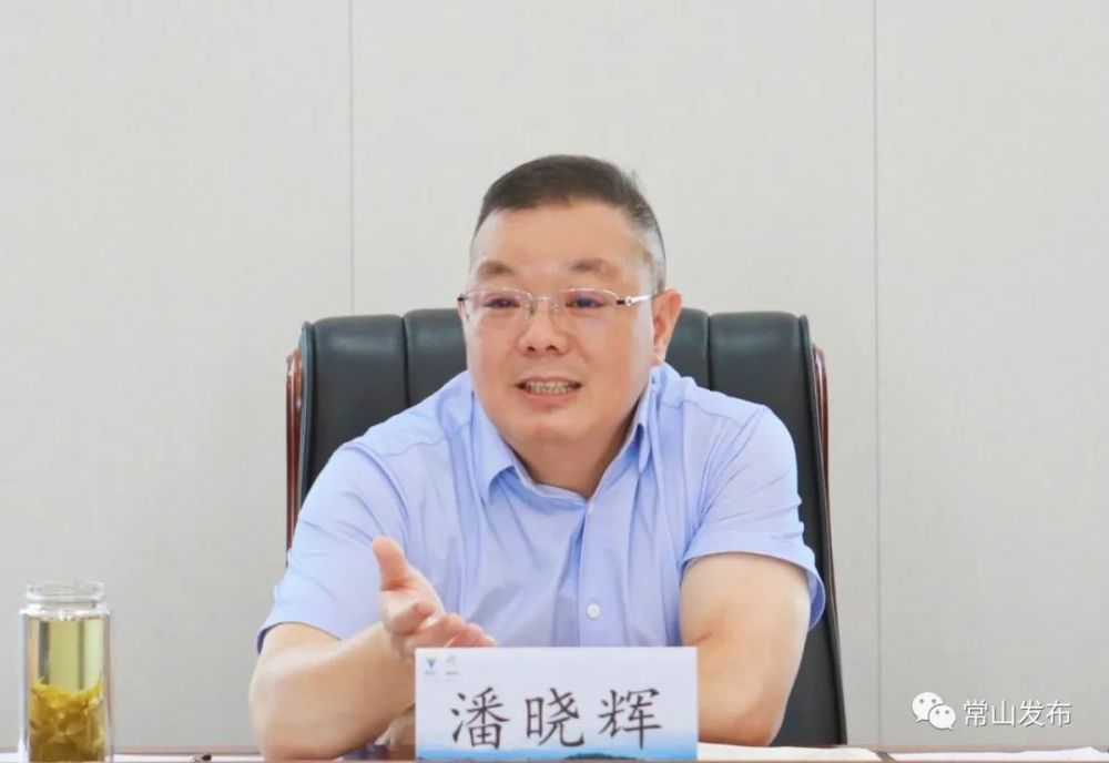 县委书记潘晓辉调研工业经济发展工作