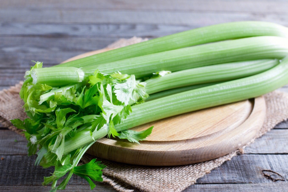 芹菜叶比芹菜茎营养更好?听听营养师怎么说
