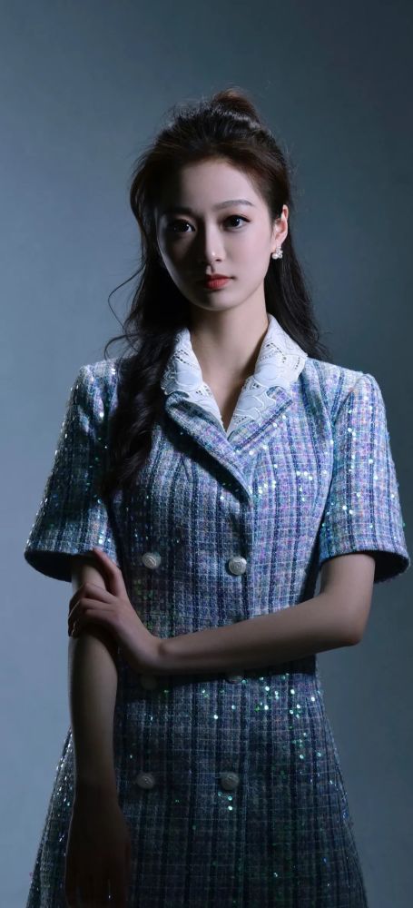 清纯,性感,气质真好,高跟鞋搭配高开叉长裙,长腿更美了,标准中国美女