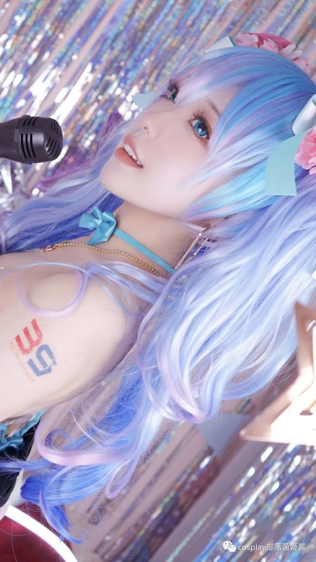 cos:初音未来大长腿爱言叶cos正片@蓝多余