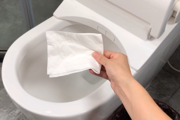 卫生纸应该扔马桶里还是垃圾桶?好多人做错了,难怪厕所越来越臭