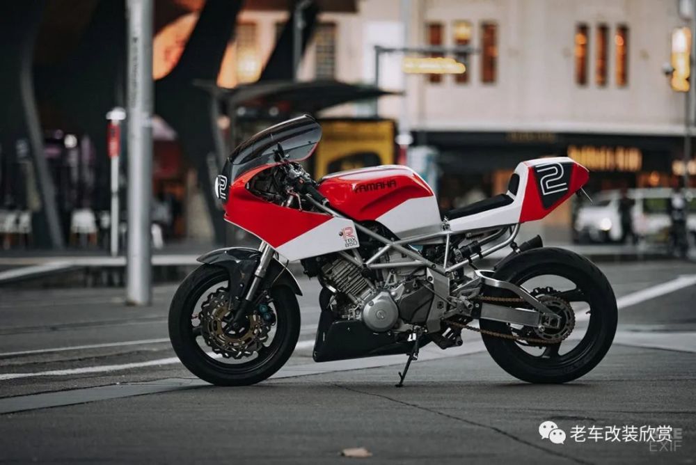 雅马哈trx850是一款比较另类的车型,和雅马哈道路猛虎tdm850同款