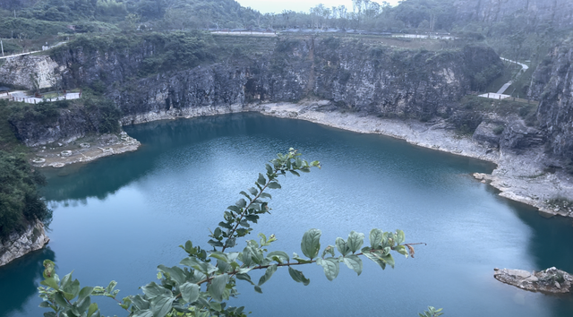 12号矿坑湖醉蓝渊