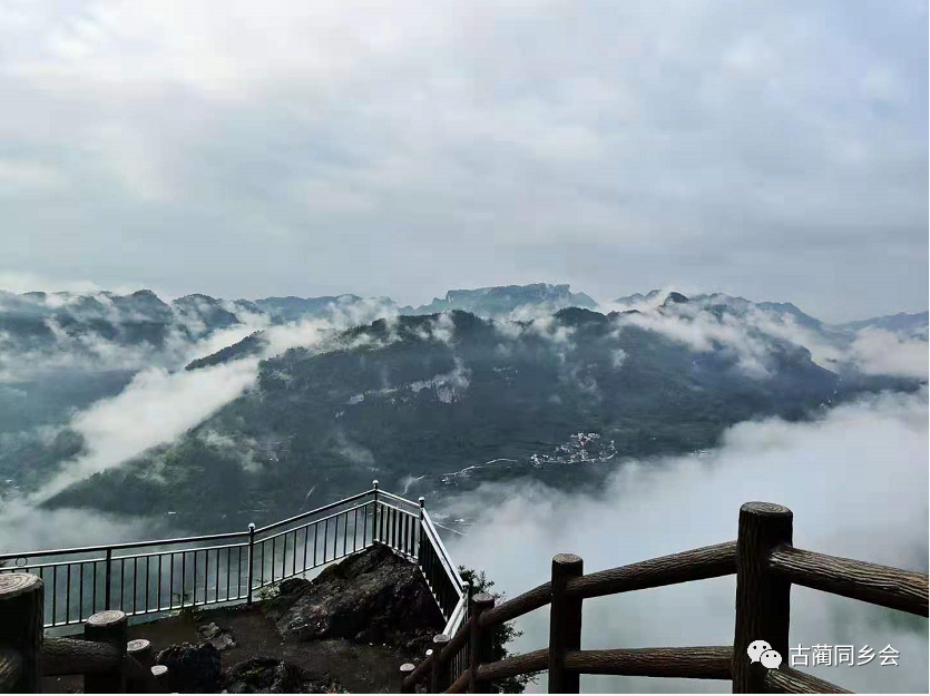 泸州古蔺天弓桥景区,雨后云雾缭绕,远眺十分秀美!
