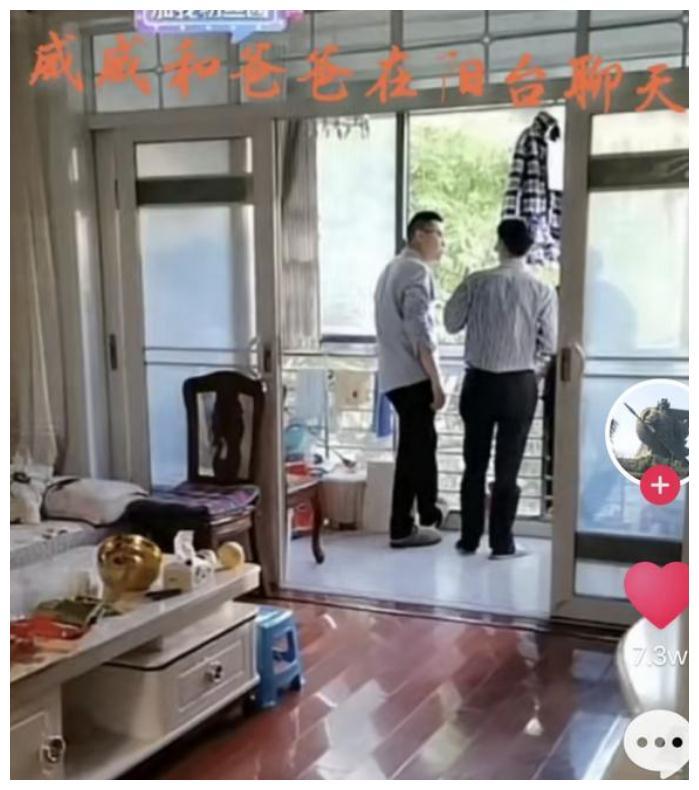 郭威携妻儿回九江度五一一个为许妈买衣服一个却只要房子