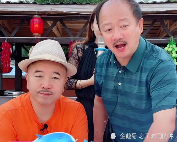 刘能,谢广坤真有意思,搬出师父赵本山,一瓶酒才便宜了