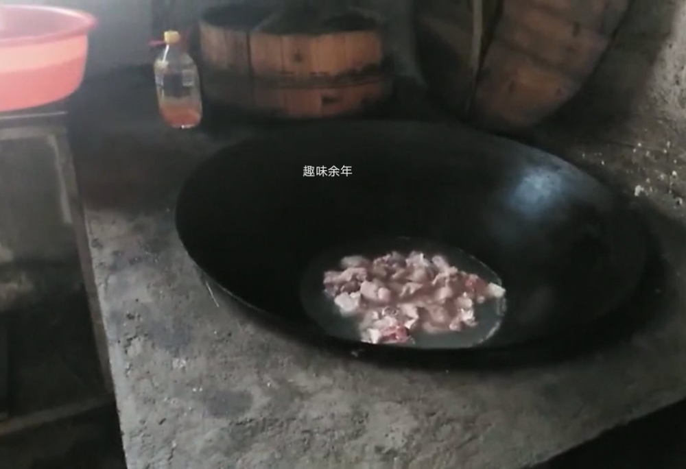 你吃过农村烧柴做的大锅饭吗?为什么柴火饭更好吃?