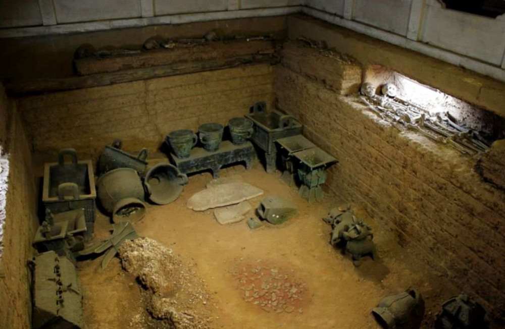 考古学家找到3000年前古墓,发现商朝大秘密,殉葬制度极为可怕