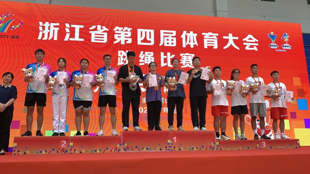 吟夺冠;4×30秒交互绳速度接力比赛中,宁波队的金鑫,冯奕雯,岑毅祖光