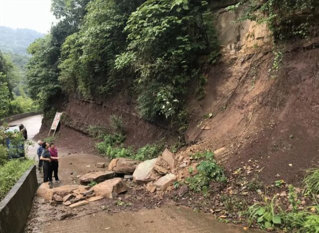 37°c高温 暴雨 雷阵雨齐上阵,泸州多地发生山体滑坡