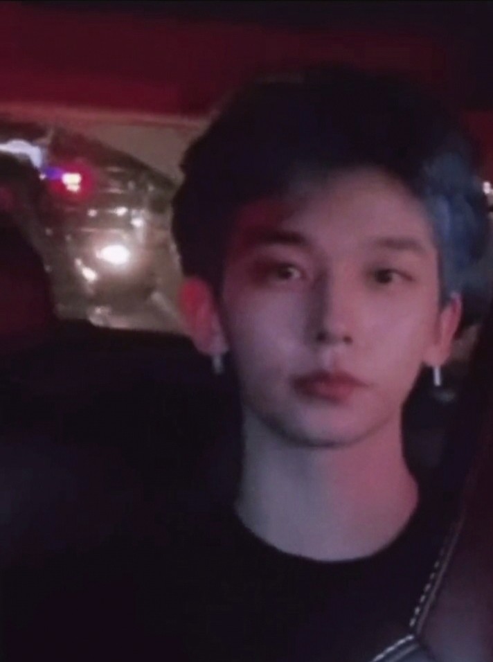 手机壁纸|不高兴的小八手机壁纸和表情包