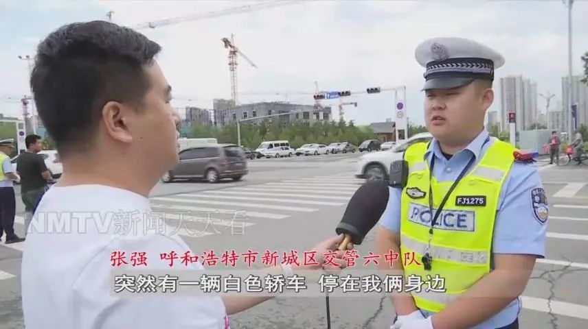 情况紧急呼和浩特街头一司机求助交警车内男孩急需就医