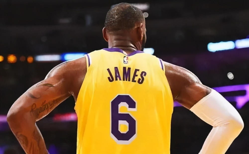 湖人队中穿0号球衣的现役球员是谁NBA历史上