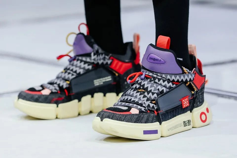 梦境解析，做梦梦到鞋坏了——寓意与象征的深度探索