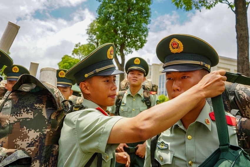 贵州武警:春季入伍新兵下连队